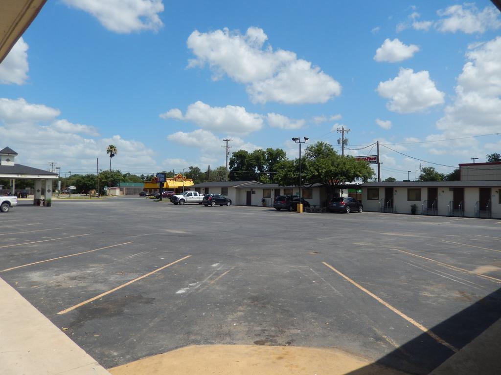 Executive Inn Pearsall Luaran gambar