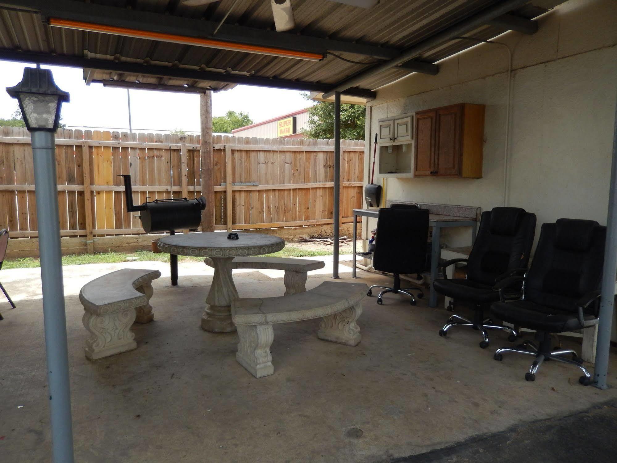 Executive Inn Pearsall Luaran gambar