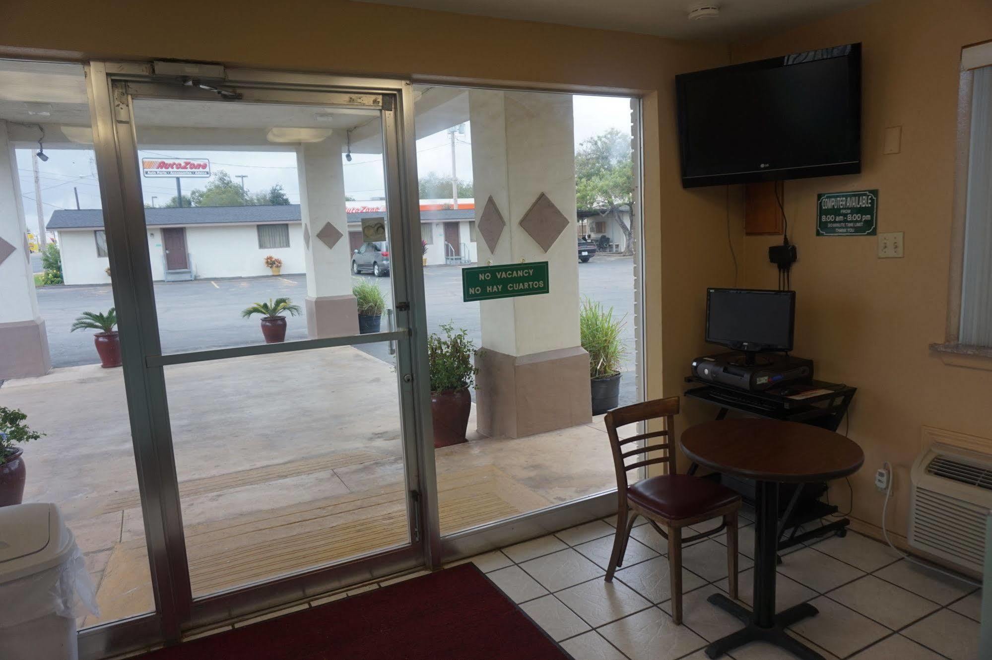 Executive Inn Pearsall Luaran gambar