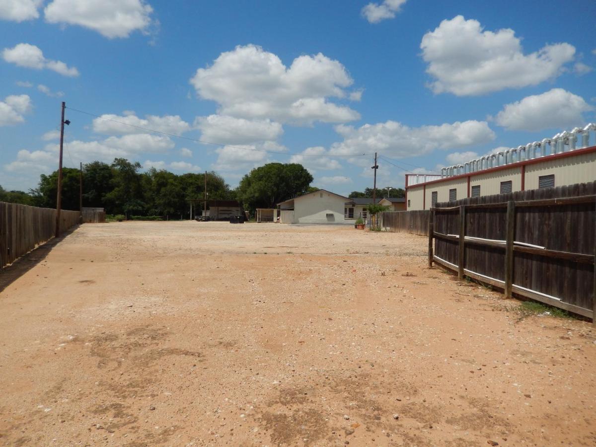 Executive Inn Pearsall Luaran gambar